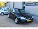 ford-focus-1416v-5drs-ambiente-airco-trekh-17-lm-velgen-weinig-km