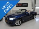 bmw-2-serie-cabrio-220i-sport-automaat-aircoecc-trekhaak-afneembaar-navigatie-sportstoelen-leer-beige-diepzeeblauw-sportvelgen-17-in-nieuwstaat