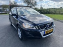 volvo-xc60-24d-kinetic-automaat-175pk-1e-eig-afk-nap-bluetooth-boordcomputer-cruise-climate-control-dakrails-elektrische-ramen-houtafwerking-lede