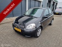 toyota-yaris-13-vvti-sol-airco-stuurbekr-parksens-achter