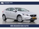 volvo-v40-20-d3-momentum-trekhaak-acc-blis-standkachel-stoelverwarming-voorachter-navigatie-lane-assist-high-performance-audio-17-inch