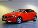 volvo-v40-d4-momentum-190pk-navi-trekhaak